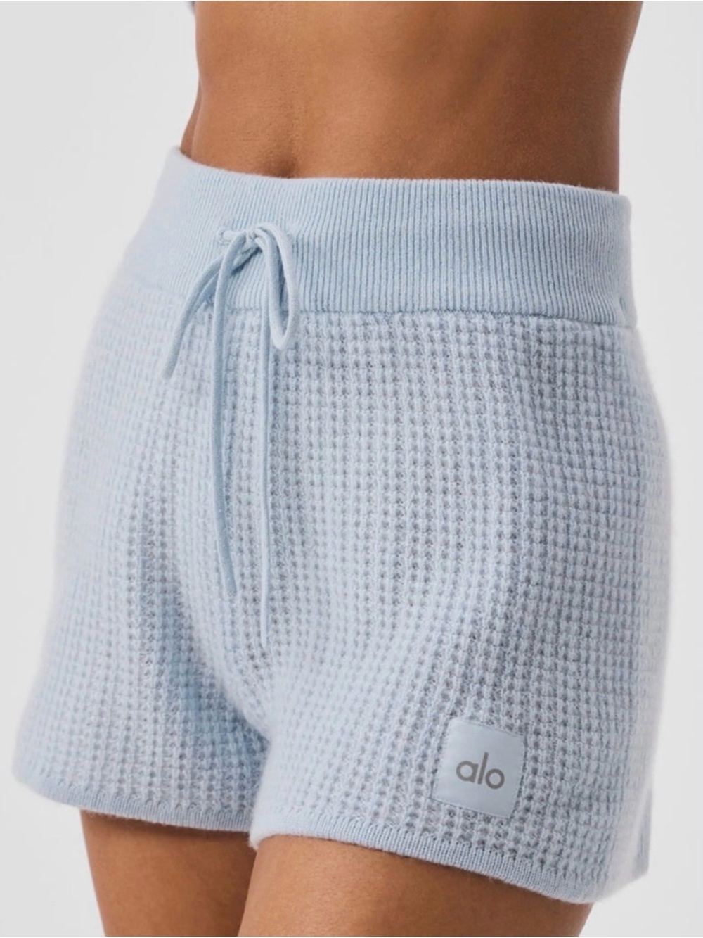 CASHMERE HIGH-WAIST PLUSH WAFFLE SHORT
× 1
Crystal Blue / M